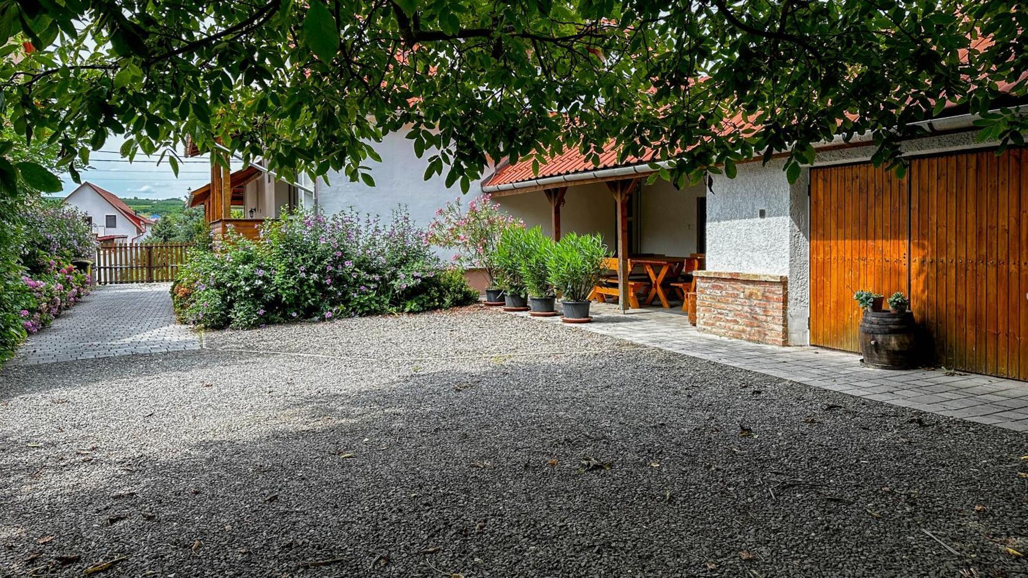 Fekete Rigo Vendeghaz Apartment Egerszalok Bagian luar foto
