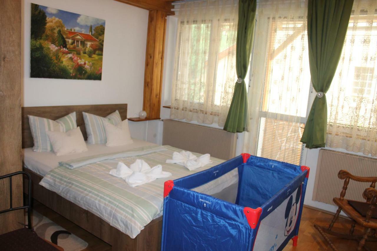 Fekete Rigo Vendeghaz Apartment Egerszalok Bagian luar foto